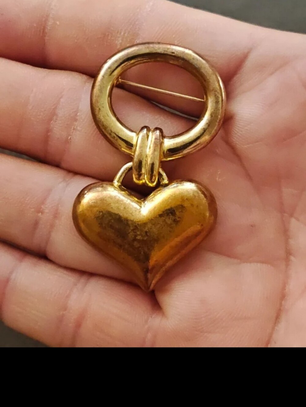 1980s Gold Tone With Dangling Puffy Heart Charm Brooch.